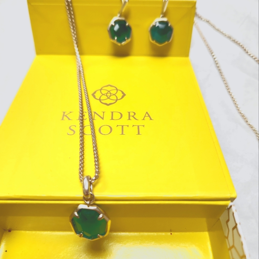 Elegant Light Gold and Green Kendra Scott Necklace and Earring Set